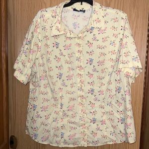 Basic Editions. Size 1X Floral Button Down Blouse.